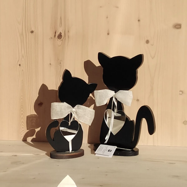 Gatti colore nero con cuore a specchio