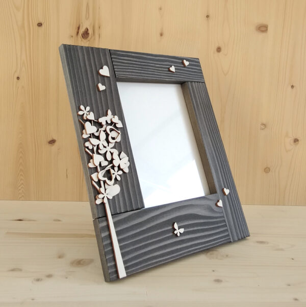 Cornice in legno finitura anticata con albero