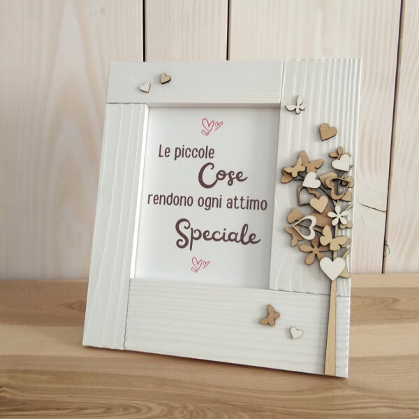 Cornice in legno finitura sbiancata con albero
