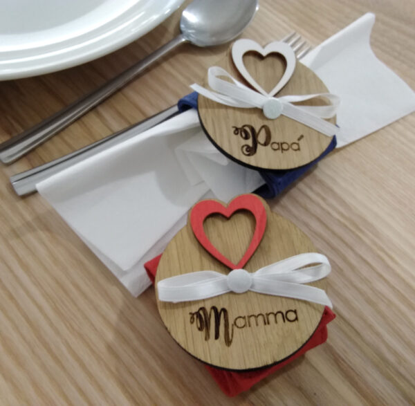 Portatovagliolo e segnaposto in legno
